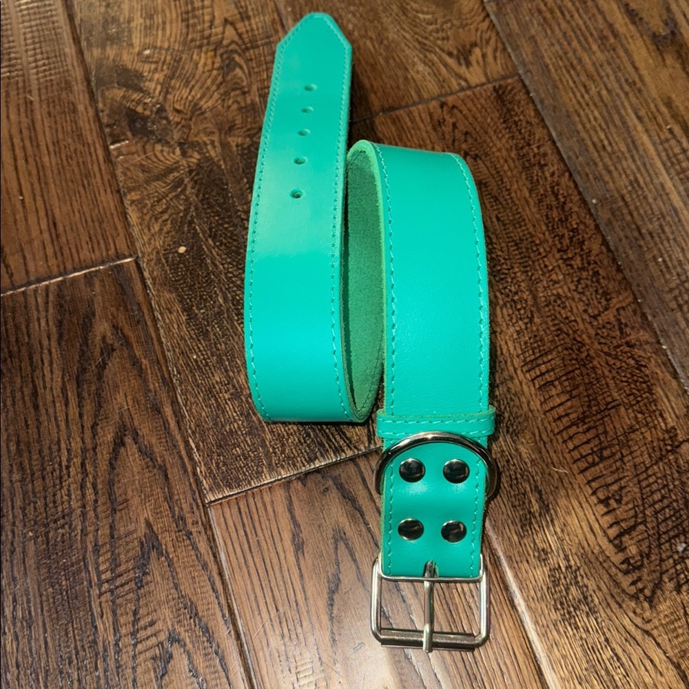 Green Leather Silver Buckle Belt - Picture 2 of 4